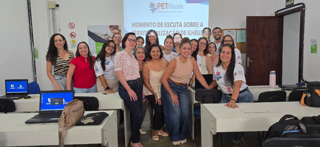 Foto de grupo do momento de escuta com enfermeiras da Atenção Primária
